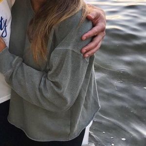 Green cropped crewneck sweatshirt